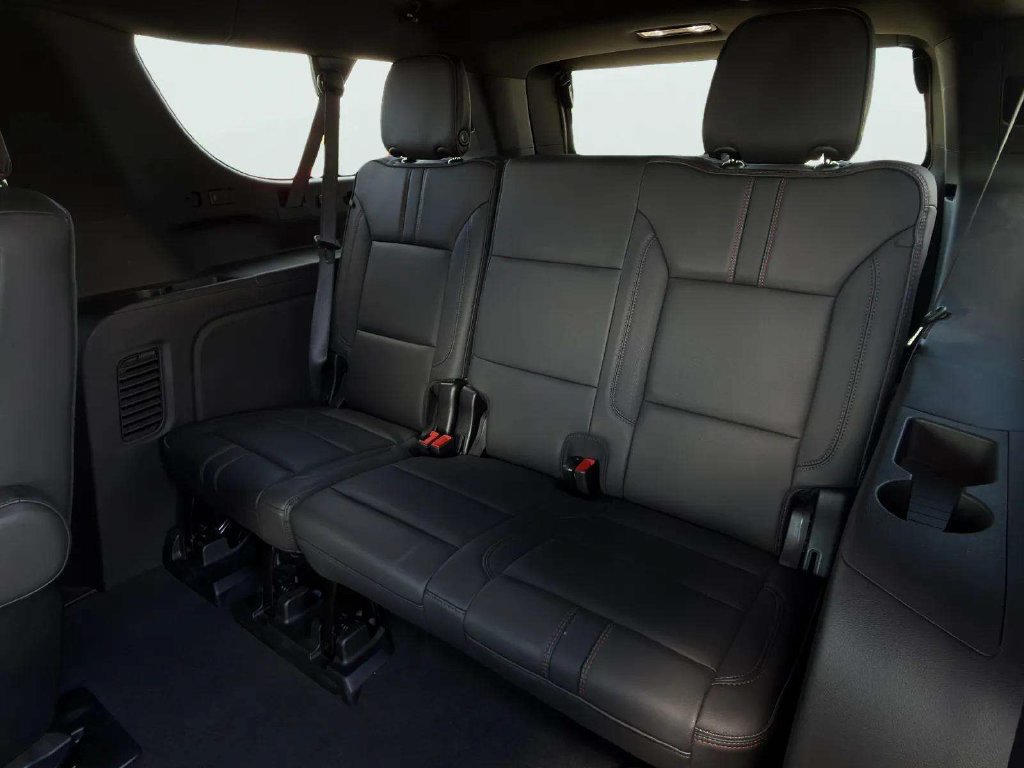 Used 2025 Chevrolet Suburban RST w/ Advanced Technology Package AWD/4WD image 14