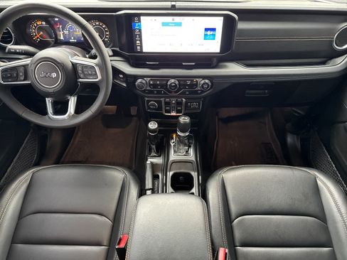 Used 2024 Jeep Wrangler Unlimited Sahara AWD/4WD image 3