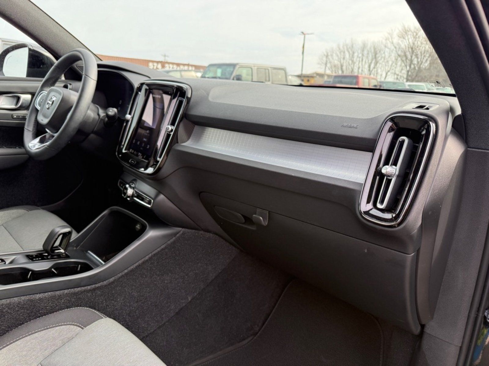Used 2023 Volvo XC40 B5 Core AWD/4WD image 23