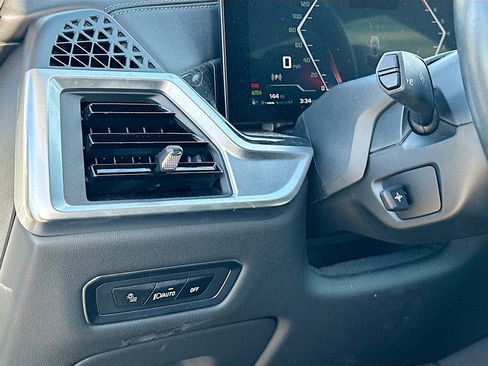 Used 2025 BMW X7 M60i w/ Executive Package image 10