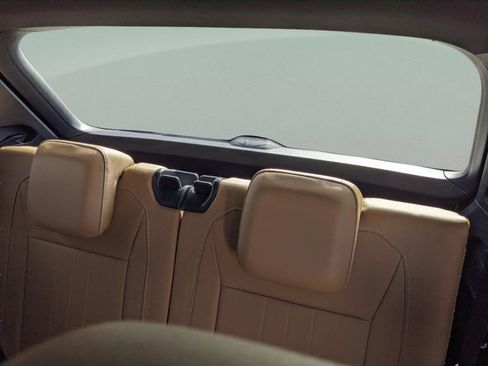 Used 2023 Volkswagen Tiguan SE image 18