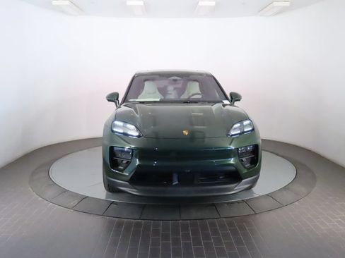 Certified 2025 Porsche Macan 4 Electric AWD/4WD image 10
