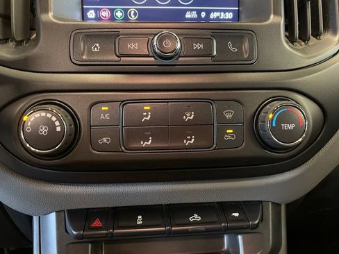 Used 2020 Chevrolet Colorado W/T w/ Custom Special Edition RWD image 30