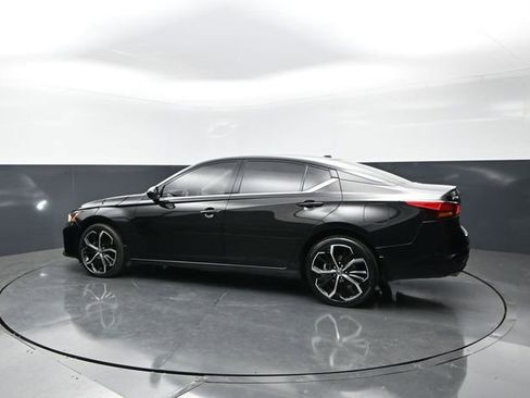 Used 2023 Nissan Altima 2.5 SR w/ SR Premium Package AWD/4WD image 2
