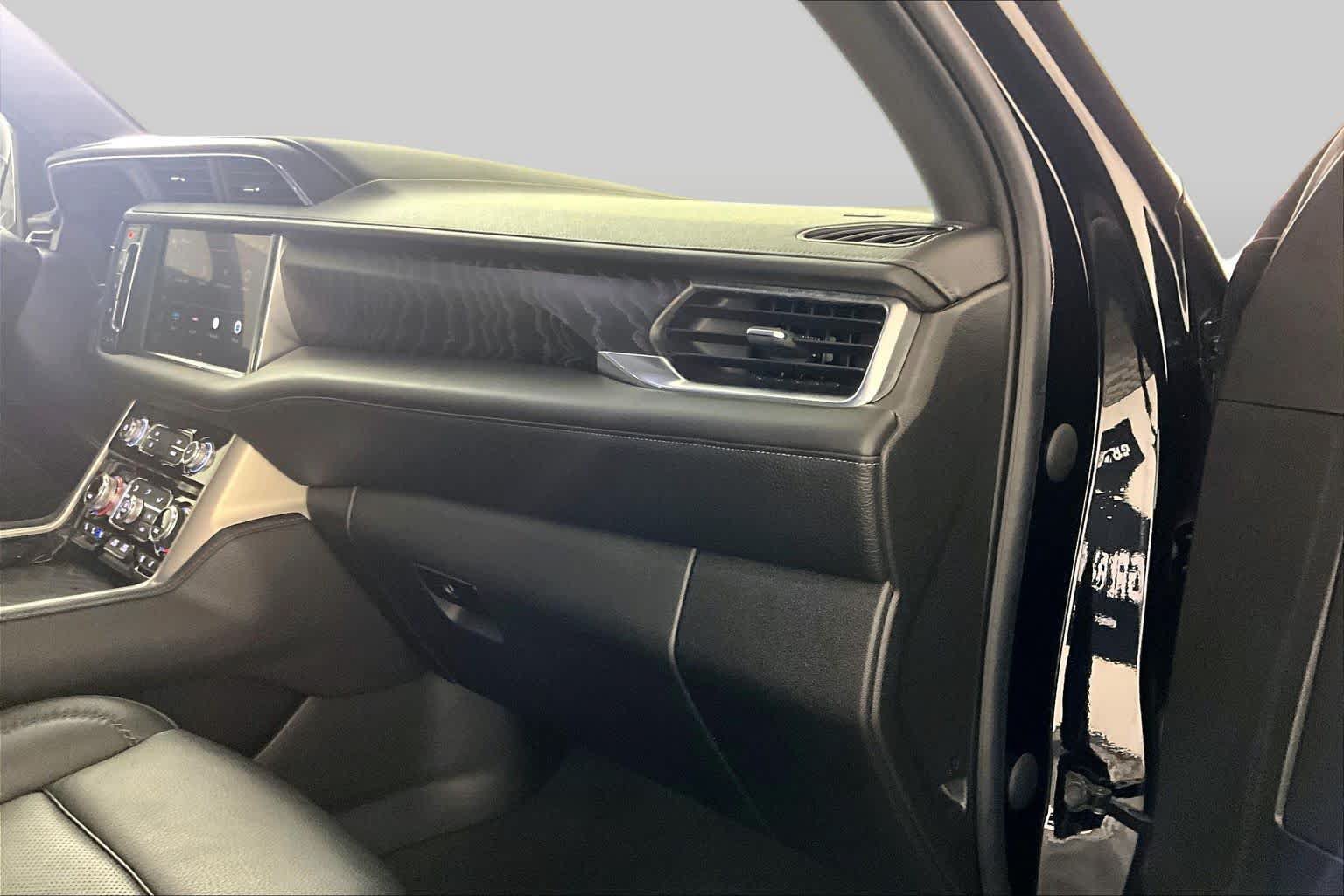 Used 2022 GMC Yukon Denali AWD/4WD image 17