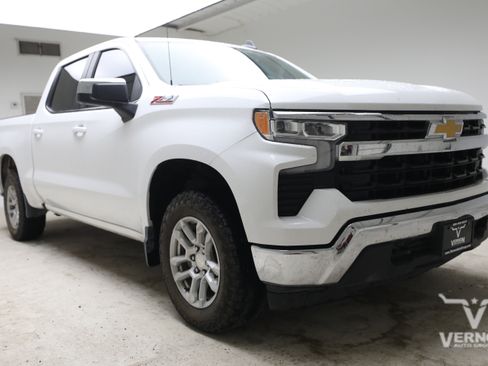 Used 2023 Chevrolet Silverado 1500 LT w/ Z71 Off-Road Package AWD/4WD image 6