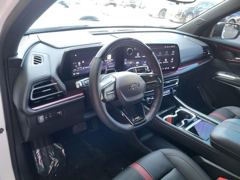Used 2024 Chevrolet Traverse RS FWD image 11