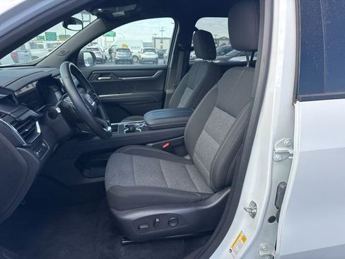 Used 2025 GMC Acadia Elevation image 18