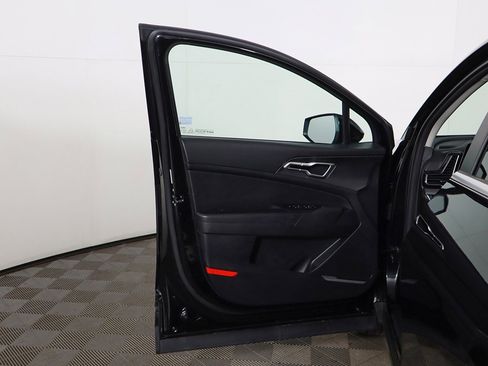Used 2023 Kia Sportage LX image 16