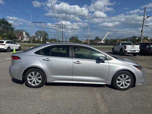 Used 2023 Toyota Corolla LE w/ Carpet Mat Package (TMS) FWD image 4