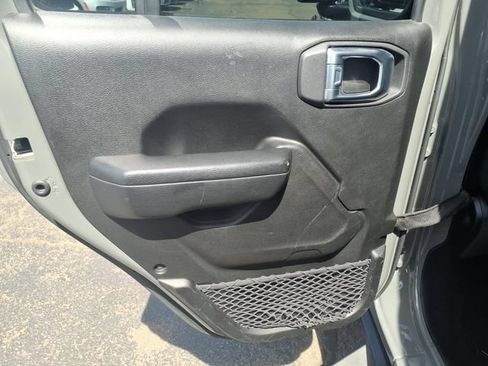 Used 2023 Jeep Gladiator Sport AWD/4WD image 19