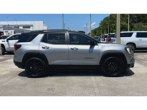 Used 2025 GMC Terrain Elevation w/ Elevation Premium Package AWD/4WD image 9