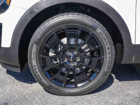 Used 2022 Kia Telluride SX w/ SX Prestige Package AWD/4WD image 11
