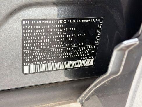 Used 2025 Volkswagen Tiguan SE R-Line AWD/4WD image 18
