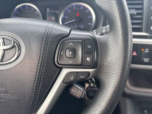 Used 2019 Toyota Highlander LE image 26