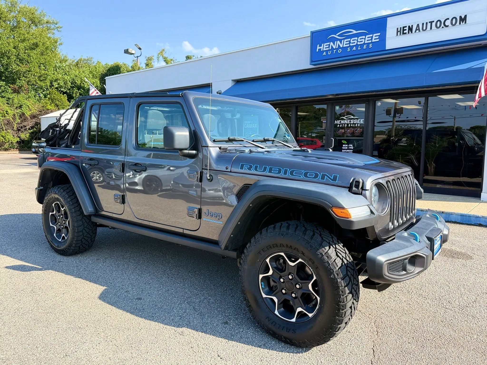 Used 2023 Jeep Wrangler Unlimited Rubicon 4xe w/ Cold Weather Group AWD/4WD image 16