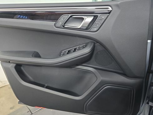 New 2026 Porsche Macan image 22