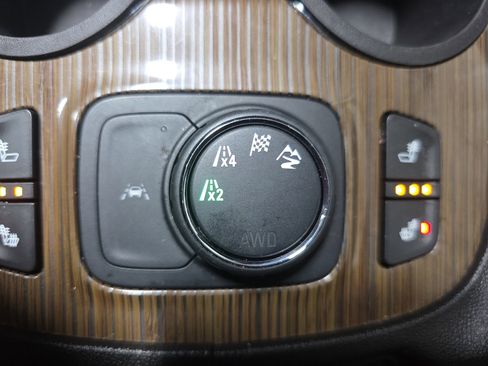 Used 2023 GMC Acadia SLE w/ Driver Convenience Package image 16