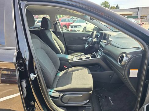 Used 2023 Hyundai Kona SE FWD image 11