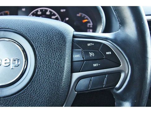 Used 2018 Jeep Grand Cherokee Laredo image 16