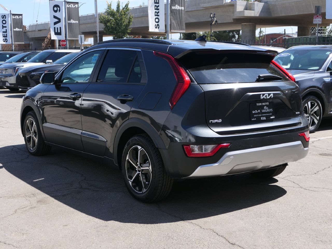 Used 2025 Kia Niro EX FWD image 6