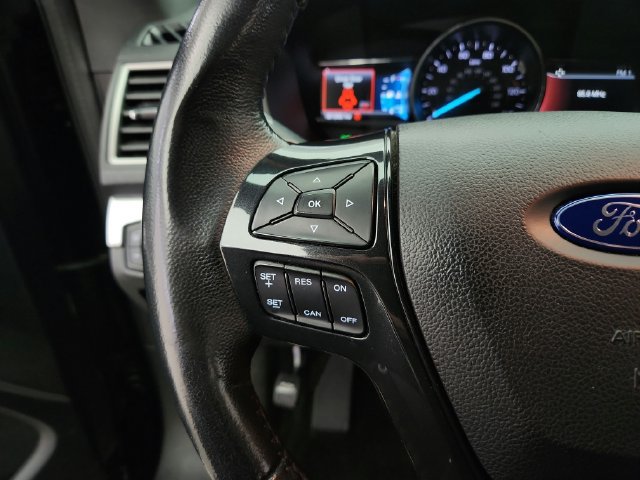 Used 2017 Ford Explorer XLT w/ Equipment Group 201A AWD/4WD image 17