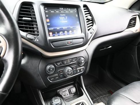 Used 2017 Jeep Cherokee High Altitude AWD/4WD image 39
