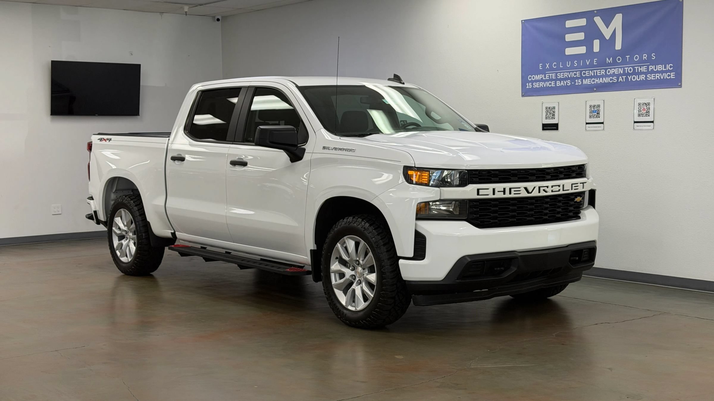 Used 2022 Chevrolet Silverado 1500 Custom AWD/4WD image 2