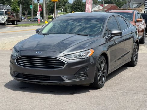 Used 2020 Ford Fusion SE FWD image 2