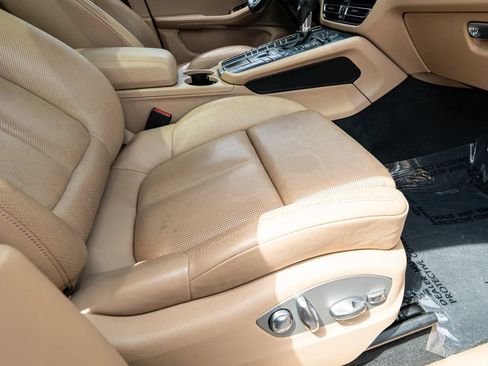 Used 2019 Porsche Macan AWD/4WD image 12