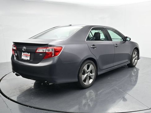 Used 2014 Toyota Camry SE w/ Leather Package FWD image 7