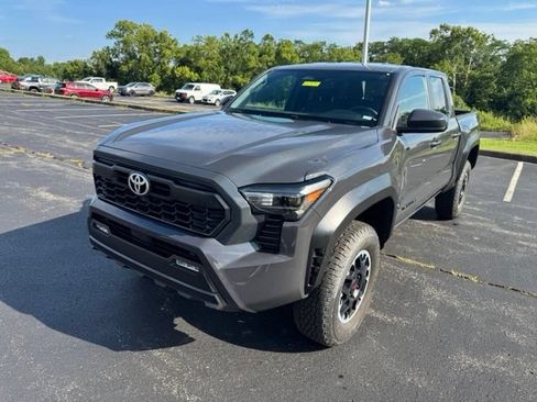 Used 2024 Toyota Tacoma TRD Off-Road AWD/4WD image 7