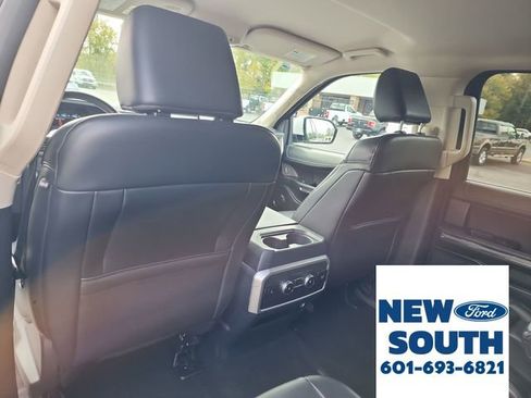 Used 2024 Ford Expedition XLT image 30
