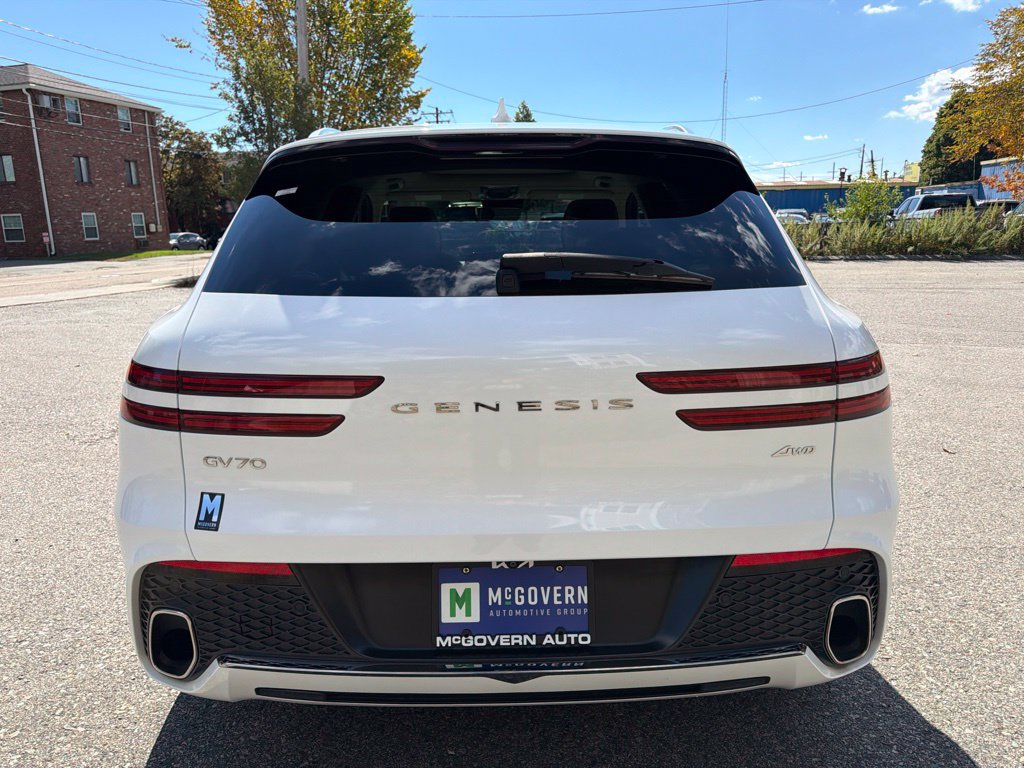 Used 2022 Genesis GV70 2.5T w/ Select Package AWD/4WD image 5