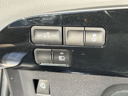 Used 2022 Toyota Prius Prime LE image 34