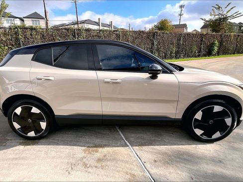 New 2026 Volvo EX30 Plus w/ Protection Package Premier AWD/4WD image 22