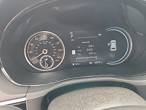 Used 2022 Genesis GV70 2.5T AWD/4WD image 5