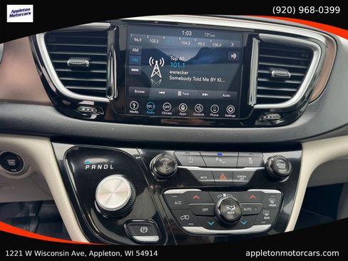 Used 2018 Chrysler Pacifica Touring-L Plus FWD image 19