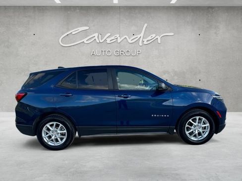 Used 2022 Chevrolet Equinox LS w/ LS Convenience Package FWD image 17