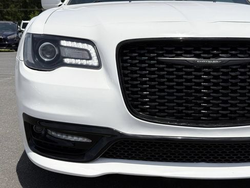 Used 2019 Chrysler 300 S w/ S Model Appearance Package RWD image 6