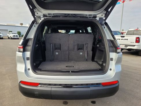 New 2025 Jeep Grand Cherokee L Altitude image 19