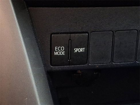 Used 2018 Toyota RAV4 XLE image 24