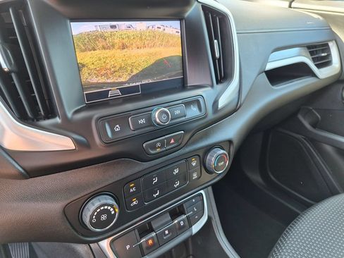 Used 2024 GMC Terrain SLE w/ Elevation Edition FWD image 17