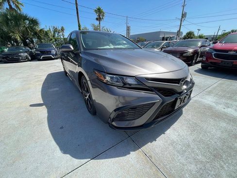 Used 2021 Toyota Camry SE FWD image 1