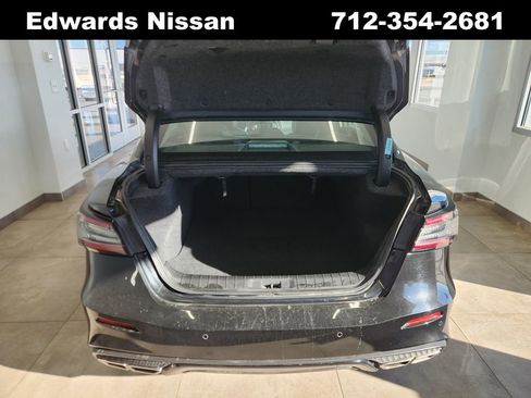 Used 2023 Nissan Maxima SV image 11