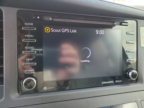 Used 2020 Toyota Sienna XLE image 27