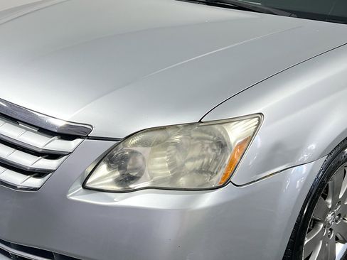 Used 2005 Toyota Avalon XLS image 11