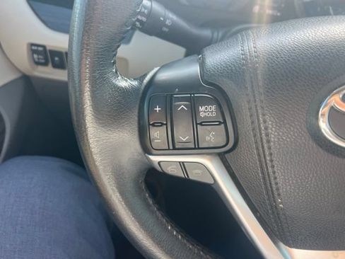 Used 2015 Toyota Sienna XLE w/ XLE Navigation Package FWD image 13