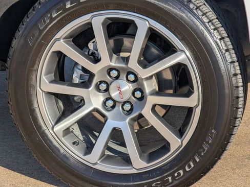 Used 2022 GMC Canyon Denali image 8