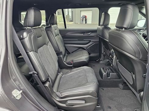 New 2025 Jeep Grand Cherokee L Altitude image 14